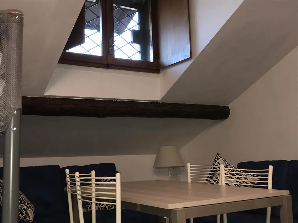 Charming Apartment The Castle Milano