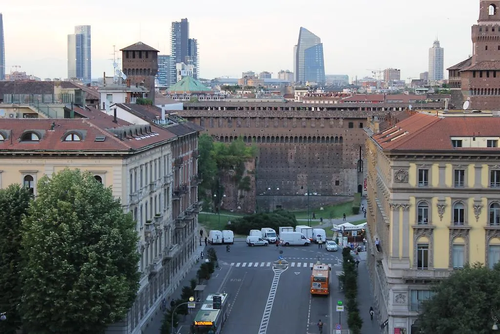 Charming Apartment The Castle Milan