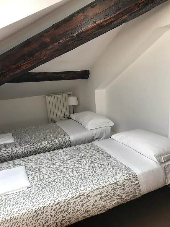 Charming Apartment The Castle Milan